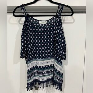 Medium shoulder cut out tank